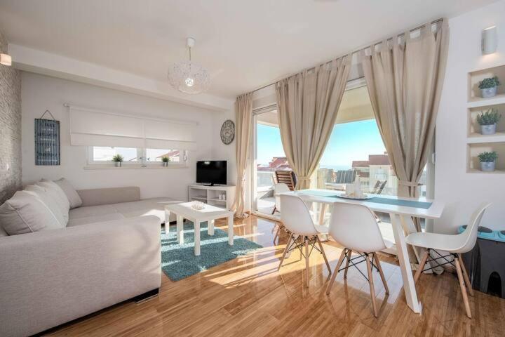 Blue Sky, Modern Sea View Apartment Novalja Bagian luar foto