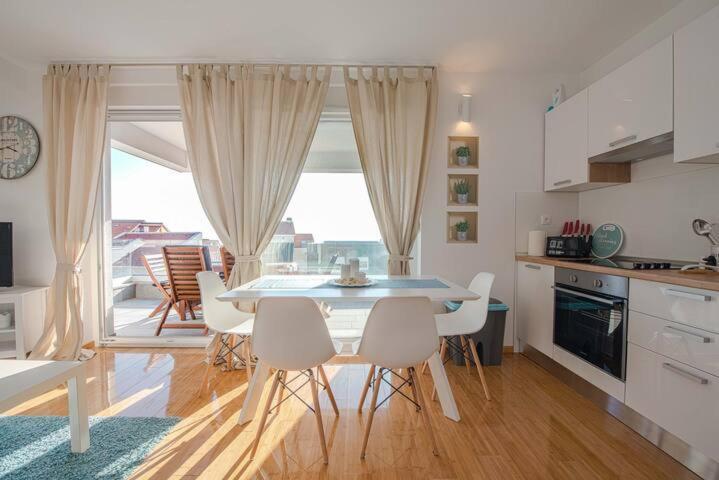 Blue Sky, Modern Sea View Apartment Novalja Bagian luar foto