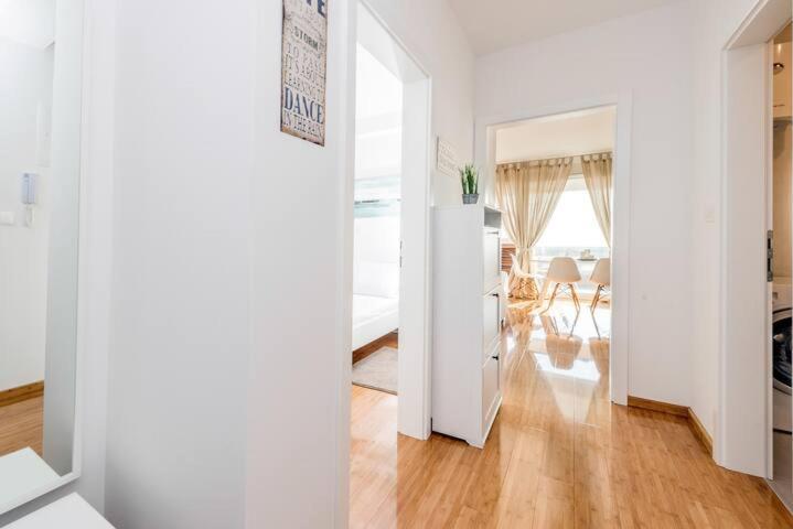 Blue Sky, Modern Sea View Apartment Novalja Bagian luar foto