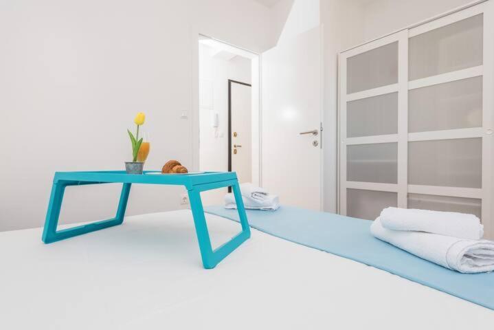 Blue Sky, Modern Sea View Apartment Novalja Bagian luar foto