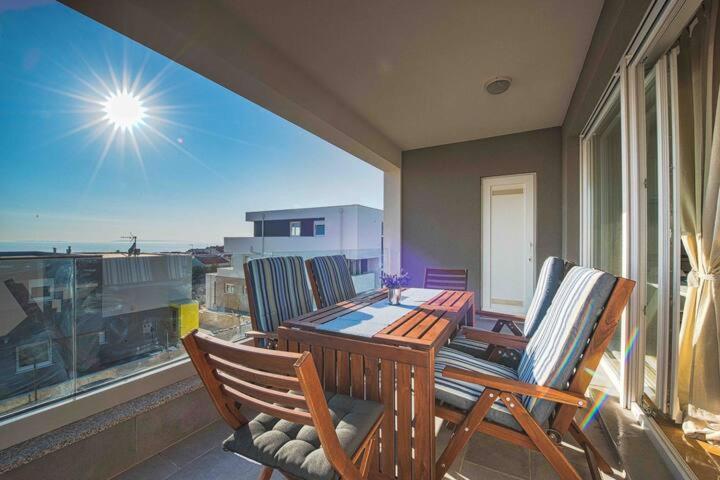 Blue Sky, Modern Sea View Apartment Novalja Bagian luar foto