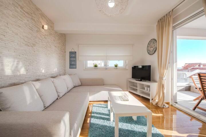 Blue Sky, Modern Sea View Apartment Novalja Bagian luar foto