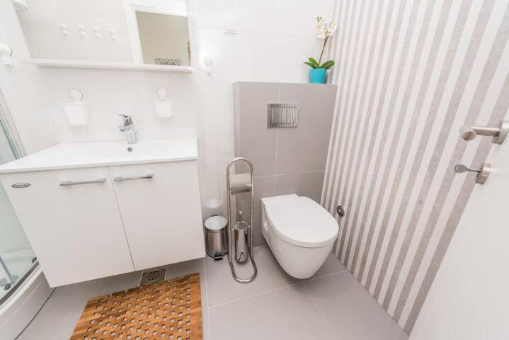 Blue Sky, Modern Sea View Apartment Novalja Bagian luar foto